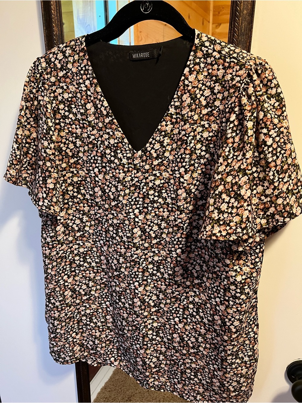 Mikarose Black Floral V-Neck Puff Sleeve Top
